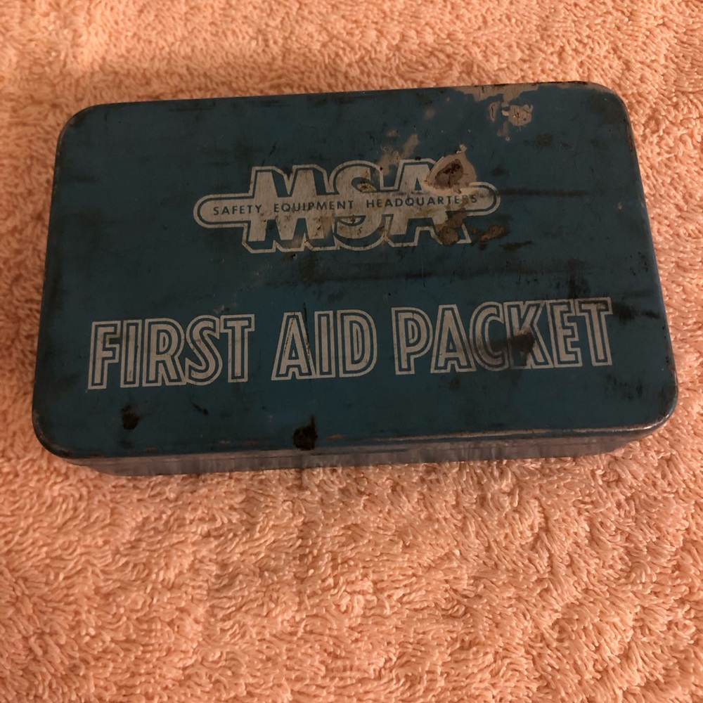 Vintage MSA Safety Equipment Headquarters #2 First Aid Packet Tin #5A17 Complete